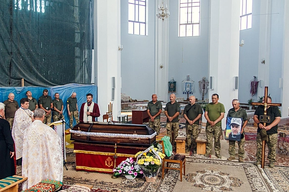 На Тернопільщині попрощалися із військовим Русланом Сисаком