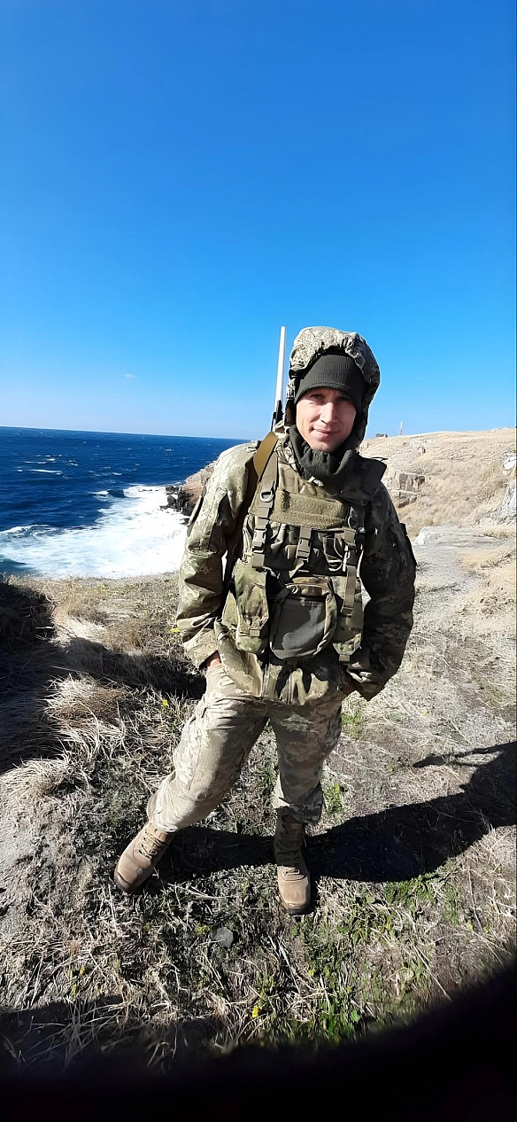 we.ua - Я плaкaлa, cмiялacь, pидaлa: з pociйcькoгo пoлoну звiльнили ocтaнньoгo зaxиcникa Змiїнoгo