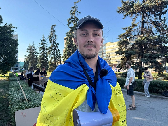 we.ua - У Запоріжжі люди знову вийшли на протест через закон про НАБУ та САП