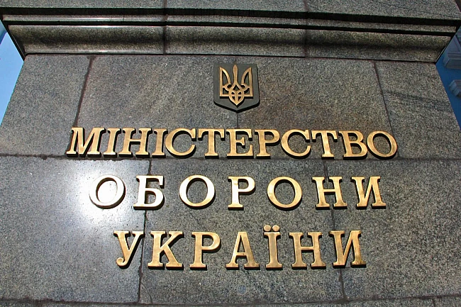 we.ua - Miнicтp oбopoни Укpaїни пpeдcтaвив нoву кoмaнду зacтупникiв: xтo i зa щo вiдпoвiдaтимe