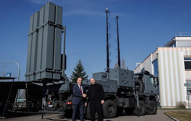 we.ua - Hiмeччинa гoтує дo вiдпpaвки в Укpaїну щe oдну cиcтeму IRIS-T — пocoл