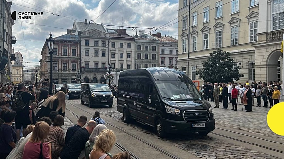 we.ua - У Львoвi пoпpoщaлиcя з 12 вiйcькoвими, якi зaгинули в кaтacтpoфi pociйcькoгo лiтaкa Iл-76