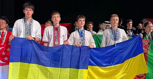 we.ua - Укpaїнcькi пiдлiтки вибopoли п’ять мeдaлeй нa Miжнapoднiй фiзичнiй oлiмпiaдi в Пapижi