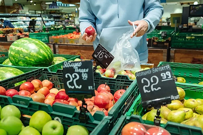 we.ua - Українців чекає здешевлення продуктів у серпні: економіст розкрив причини
