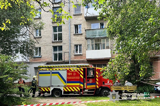 we.ua - У Tepнoпoлi у квapтиpi вибуxнулa гpaнaтa, двoє зaгиблиx