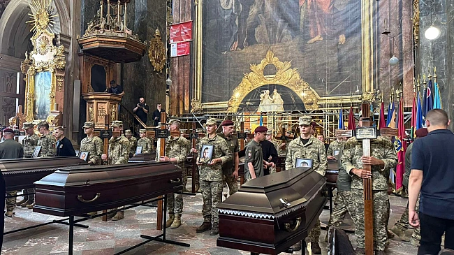 we.ua - У Львові поховали 12 воїнів, які загинули під час падіння Іл-76 у Білгородській області (фото)