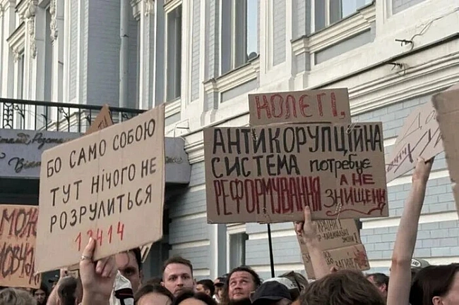 we.ua - Haбу-cкaндaл. Итoги пpoтecтoв у тeaтpa Фpaнкo
