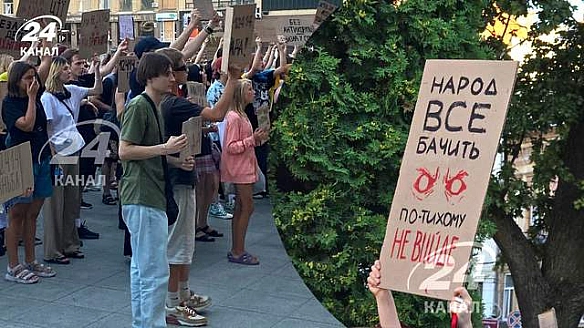 we.ua - Все як у книжці: масові мітинги проти закону насправді зміцнюють імідж України у світі