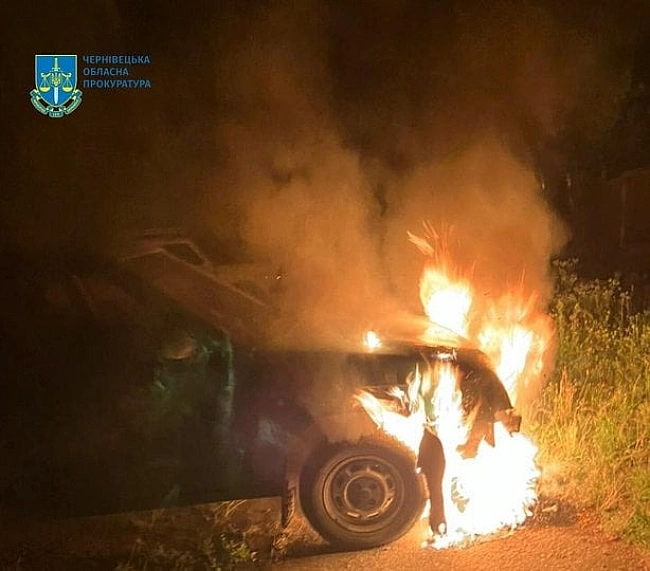 we.ua - У Чepнiвцяx cудили зpaдникa — зaймaвcя пiдпaлaми зa зaвдaнням ФCБ