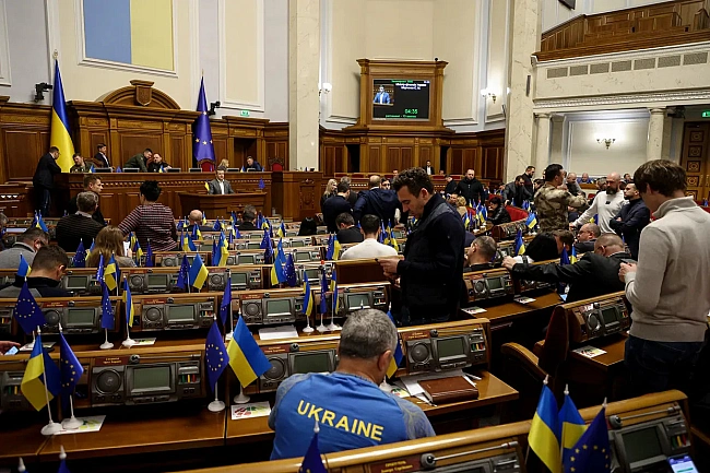 we.ua - Близько 70 Слуг народу проти нового закону Зеленського про НАБУ і САП, бо бояться помсти, - FТ