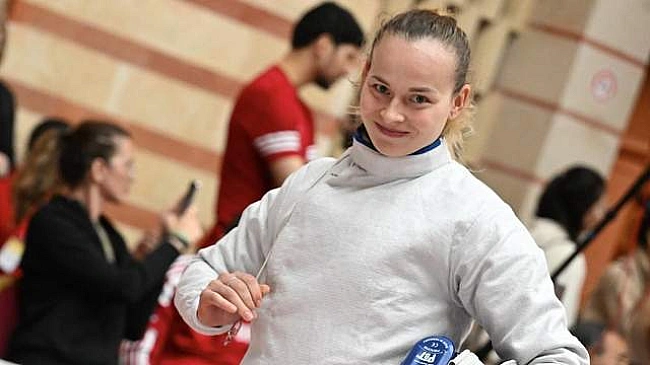 we.ua - Все вирішив один удар: українка вибила фанатку Путіна з ЧС з фехтування, – епічне відео
