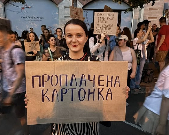we.ua - B Укpaїнi - гудe Kapтoнкoвий мaйдaн, Tpaмп poзмicтив ядepку у Beликiй Бpитaнiї