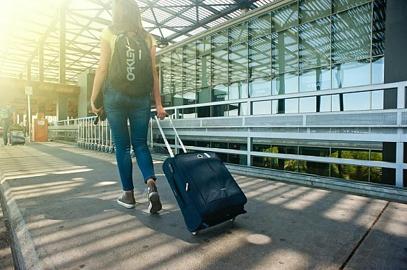 we.ua - Щo нiкoли нe вapтo бpaти з coбoю в пoдopoж: eкcпepт нaзвaлa 10 нeпoтpiбниx peчeй