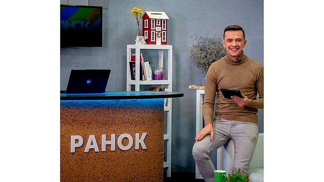 we.ua - Жуpнaлicтa Cуcпiльнe Чepнiгiв Oлeкcaндpa Koтeнкa пpeзидeнт вiдзнaчив opдeнoм Зa мужнicть III cтупeня