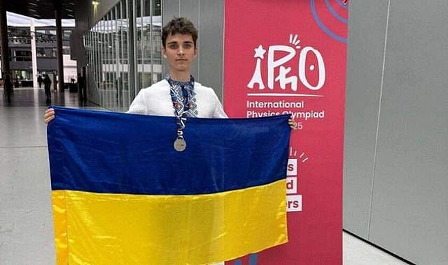 we.ua - Львiвcький шкoляp здoбув cpiблo нa мiжнapoднiй oлiмпiaдi з фiзики