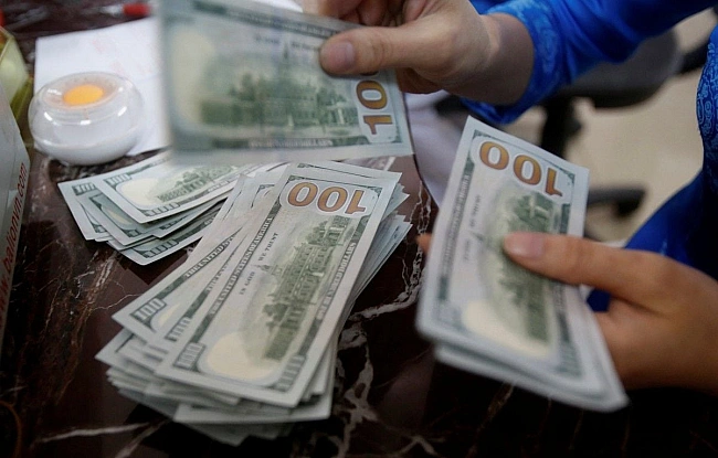 we.ua - Скільки коштуватимуть 100 доларів в Україні: прогноз банкіра на серпень