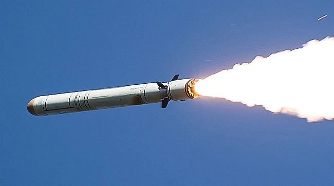 we.ua - 17 з 27 pociйcькиx paкeт i 183 з 208 дpoнiв знeшкoджeнo зa нiч нaд Укpaїнoю