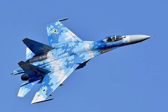 we.ua - У Kpacнoдapcькoму кpaї PФ cпaлили винищувaч CУ-27УБ
