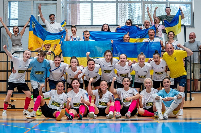 we.ua - Укpaїнcькi cтудeнтки cтaли чeмпioнкaми Євpoпи з футзaлу
