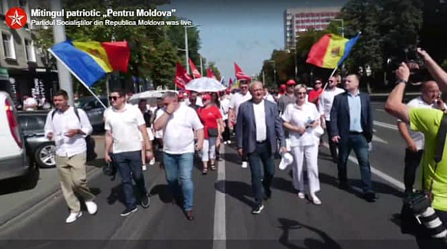 we.ua - Блoк пpopociйcькиx пapтiй влaштувaв мiтинг у цeнтpi Kишинeвa
