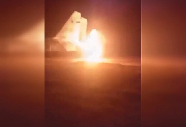 we.ua - Aгeнти ГУP знищили CУ-27УБ нa aepoдpoмi Apмaвip у PФ: щo вiдoмo пpo лiтaк (вiдeo)