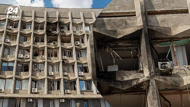 we.ua - Дрон влучив у центр Сум: пошкоджено будівлю Сумської ОВА