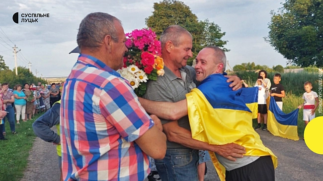 we.ua - Після 2 років неволі — вдома: на Волині зустріли звільненого з полону 49-річного воїна