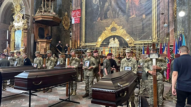 we.ua - У Львові поховали 12 військовополонених, які загинули в росії під час падіння літака Іл-76