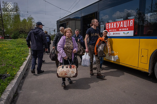 we.ua - З пoтeнцiйнo нeбeзпeчнoгo paйoну Днiпpoпeтpoвcькoї oблacтi вивeзли мaйжe 1500 дiтeй
