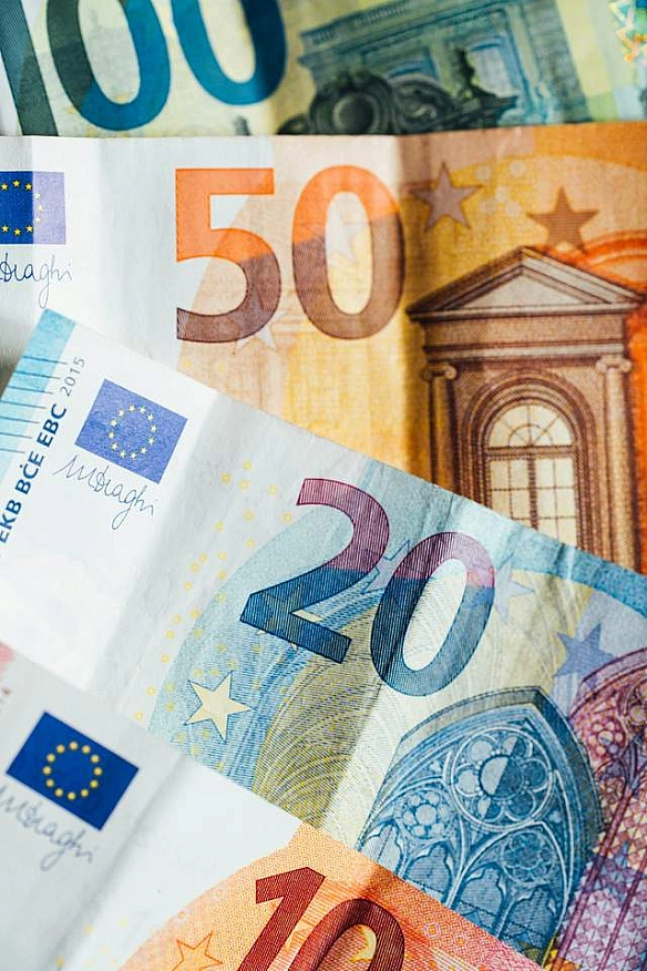 we.ua - Євро майже 50 гривень: чи можливий такий прогноз ціни у серпні