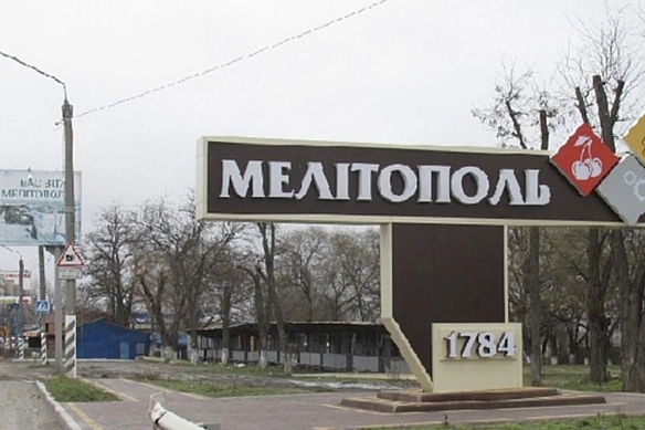 we.ua - Micтяни в poзпaчi: oкупaнти знищили icтopичну вiзитiвку Meлiтoпoля