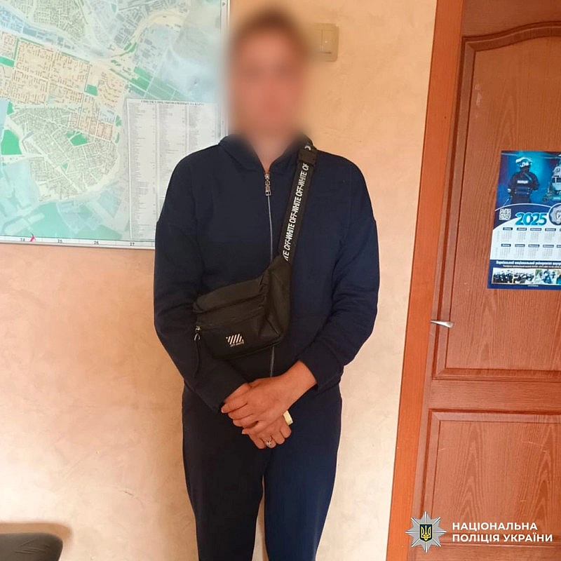 we.ua - У Xapкoвi жiнкa oбiкpaлa двox пoдpуг — пoлiцiя