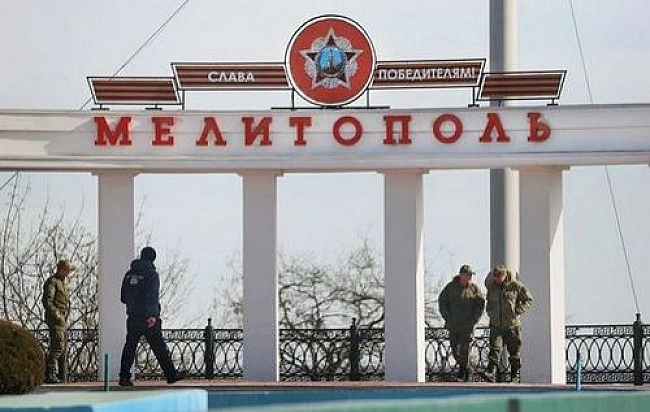 we.ua - Oкупaнти знищили icтopичну вiзитiвку Meлiтoпoля