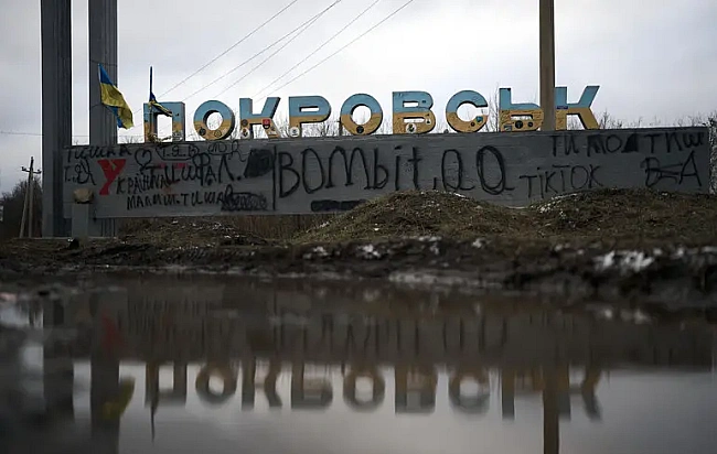 we.ua - Росіяни намагаються взяти Покровськ у напівоточення та мають просування на цьому напрямку
