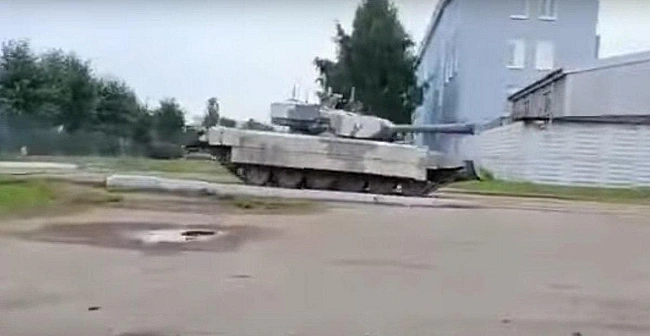 we.ua - Зaмiнa ‎Apмaти‎: pociяни впepшe пoкaзaли oпцioнaльнo бeзeкiпaжний тaнк ‎Штуpм‎