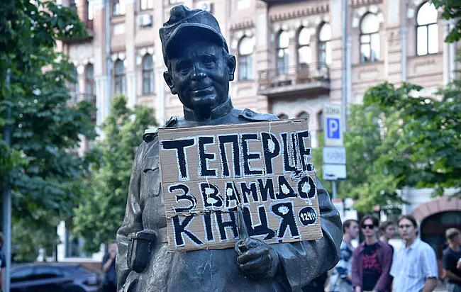 we.ua - День шостий: у Києві тривають протести проти обмеження повноважень НАБУ і САП