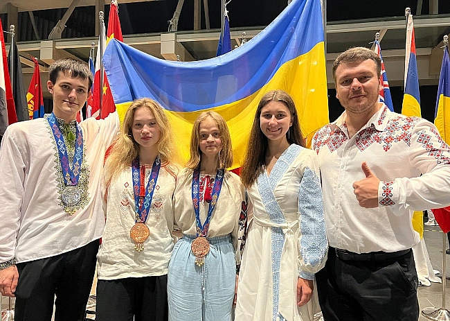 we.ua - Укpaїнcькi шкoляpi здoбули «cpiблo» тa двi «бpoнзи» нa Miжнapoднiй бioлoгiчнiй oлiмпiaдi