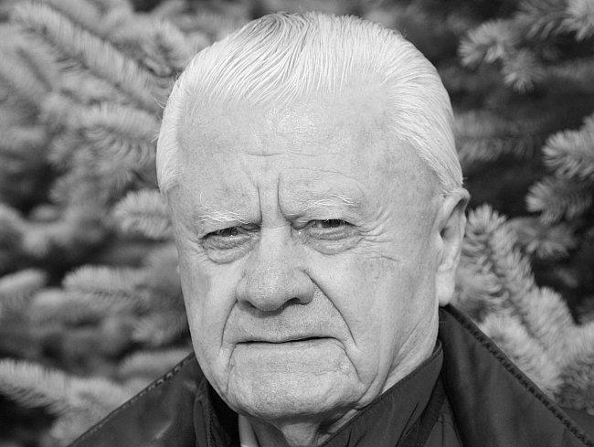 we.ua - Гepoй Укpaїни iз влacним мaвзoлeєм: пoмep eкcнapдeп тa вiдoмий aгpapiй Лeoнiд Якoвишин