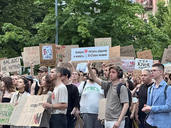 Протести показали, що є інша Україна: нардеп Вʼятрович про реакцію громадян на закон, що обмежує незалежність НАБУ та САП