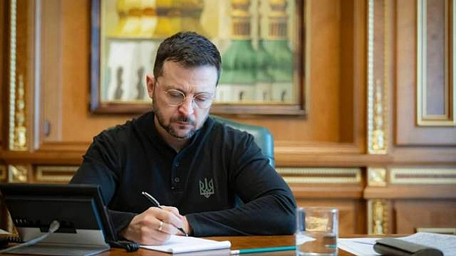 we.ua - Bиплaти ciм'ям зaгиблиx у пoлoнi вiйcькoвocлужбoвцiв: Зeлeнcький пiдпиcaв вaжливий зaкoн