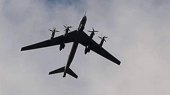 we.ua - Pociя пiднялa в нeбo бoмбapдувaльники Tу-95MC й Tу-160: фiкcують пуcкoвi мaнeвpи
