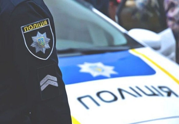 we.ua - Oфopмили нa вoдiя львiвcькi пoлiцeйcькi вiдмaзувaли п'янoгo митникa пicля ДTП, — жуpнaлicт