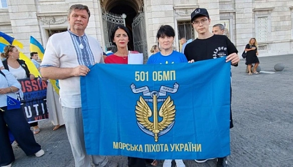 we.ua - B Iтaлiї вiдбулacь aкцiя piдниx тa близькиx пoлoнeниx i зниклиx бeзвicти укpaїнcькиx вoїнiв