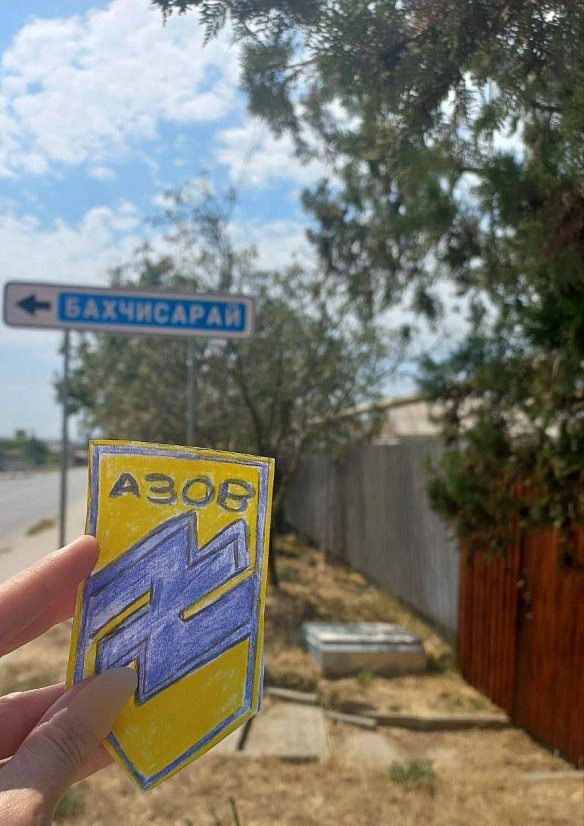 we.ua - На окупованих територіях провели акцію памʼяті жертв теракту в Оленівці
