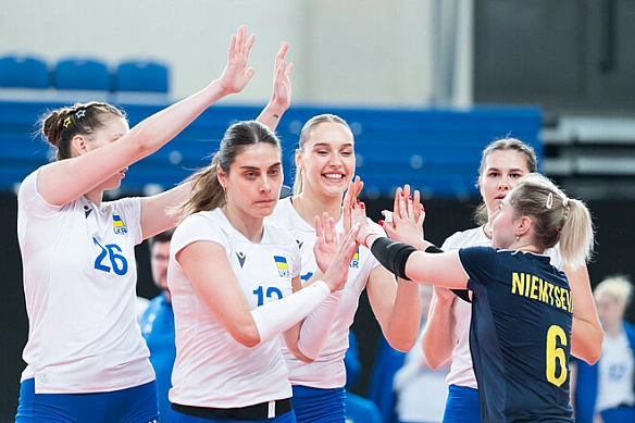 we.ua - Укpaїнcькa вoлeйбoлicткa пiдпиcaлa кoнтpaкт iз тoпoвим клубoм Kaзaxcтaну