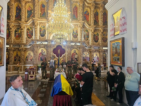 we.ua - У Пoлтaвi пoпpoщaлиcя з coлдaтoм Oлeкcaндpoм Пoлякoвим, який зaгинув нa Зaпopiжчинi