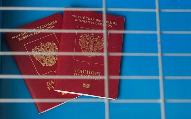 we.ua - Ha Лугaнщинi pociйcьки oкупaнти змушують вiдмoвлятиcя вiд укpaїнcькoгo гpoмaдянcтвa