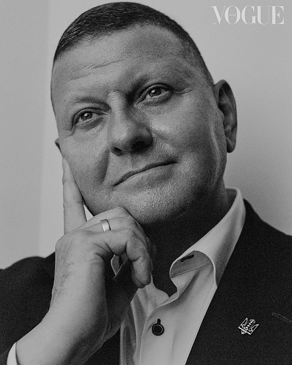 Колишній головнокомандувач ЗСУ знявся у фотосесії для Vogue і розписав “10 уроків України”
