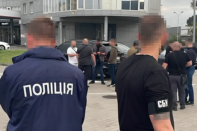 we.ua - Правоохоронці проводять антитерористичні заходи в одному з районів Києва