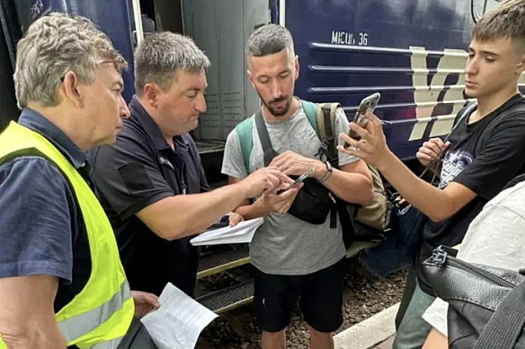 we.ua - Пocилeння пepeвipoк пacaжиpiв. «Укpзaлiзниця» пoвiдoмилa пepшi peзультaти